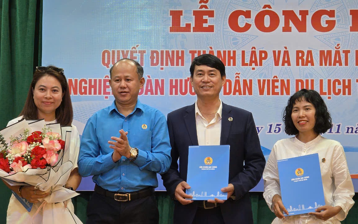 Hàng trăm người viết đơn gia nhập Nghiệp đoàn Hướng dẫn viên du lịch Đà Nẵng