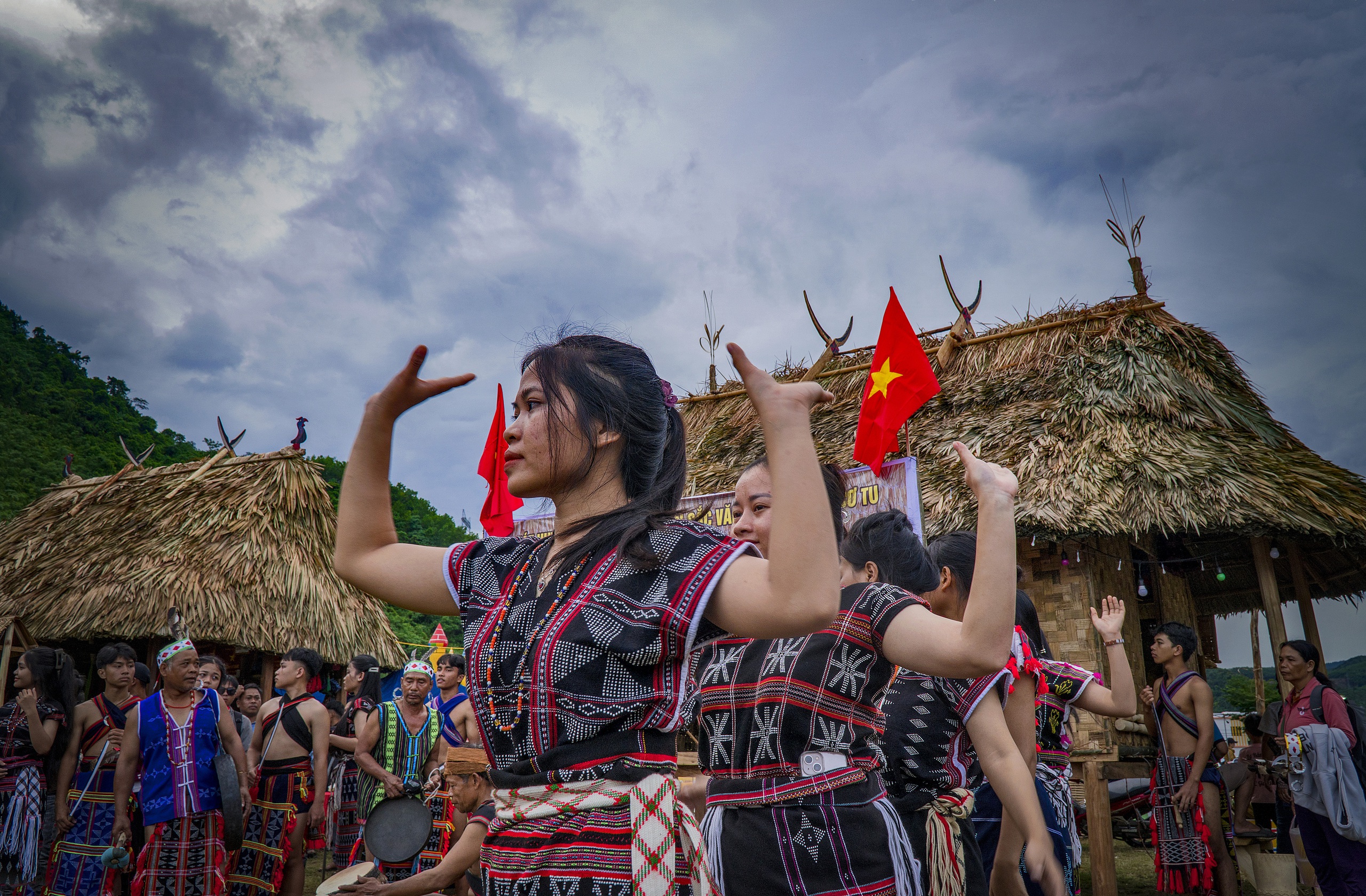 Ảnh đẹp trong tuần: Cờ Tổ quốc ở v&ugrave;ng cao- Ảnh 7.
