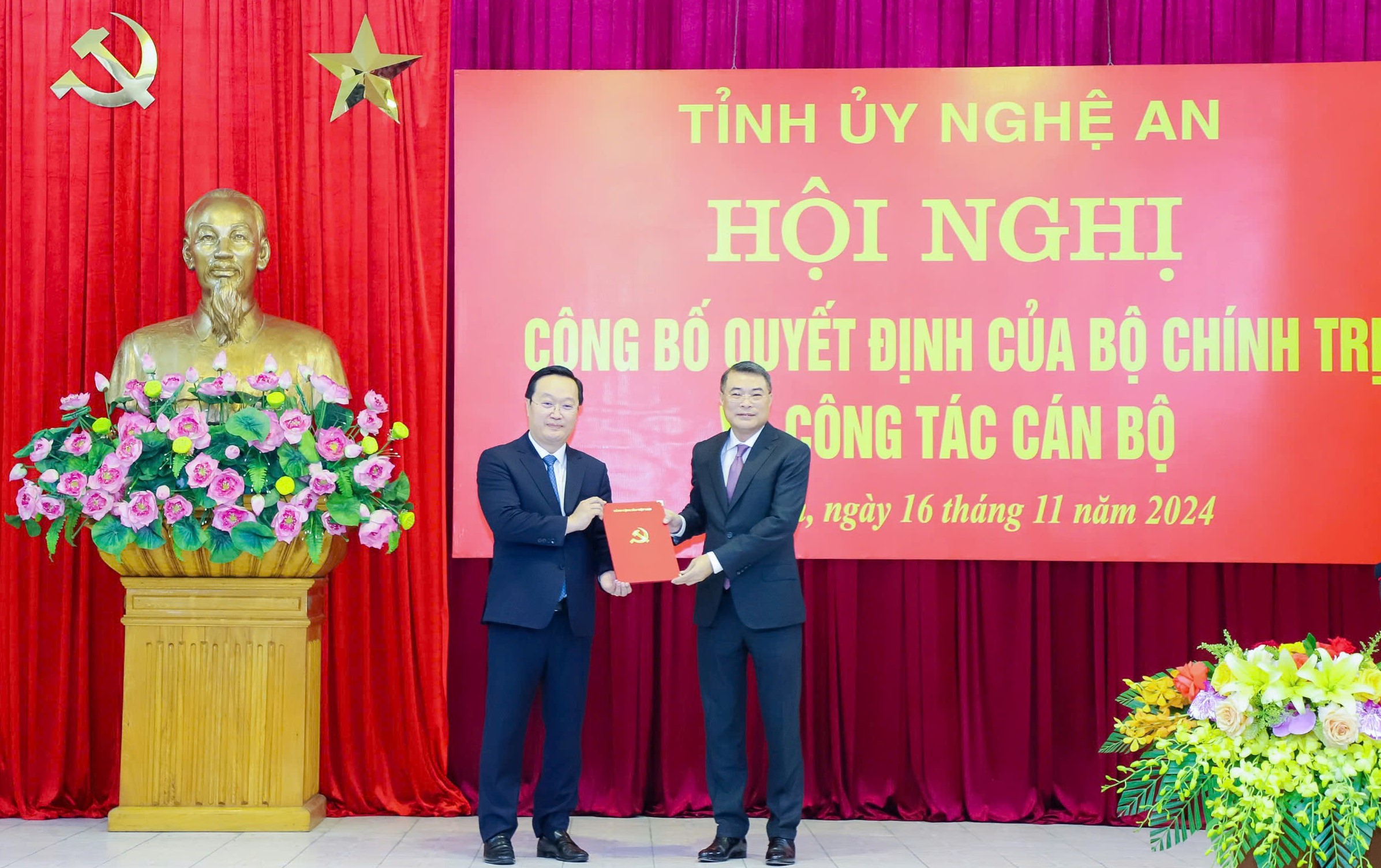 Nghệ An c&oacute; t&acirc;n B&iacute; thư Tỉnh ủy 50 tuổi- Ảnh 1.