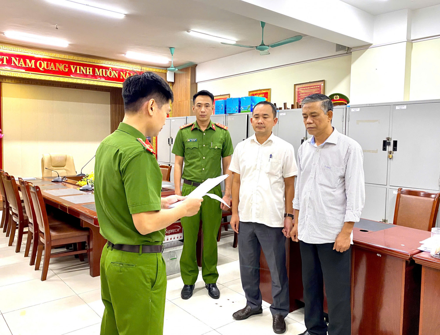 Bắt gi&aacute;m đốc một Trung t&acirc;m Quan trắc T&agrave;i nguy&ecirc;n v&agrave; M&ocirc;i trường- Ảnh 1.