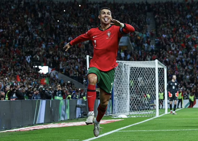 Ronaldo nói thời điểm "treo giày", không theo nghiệp huấn luyện- Ảnh 1.