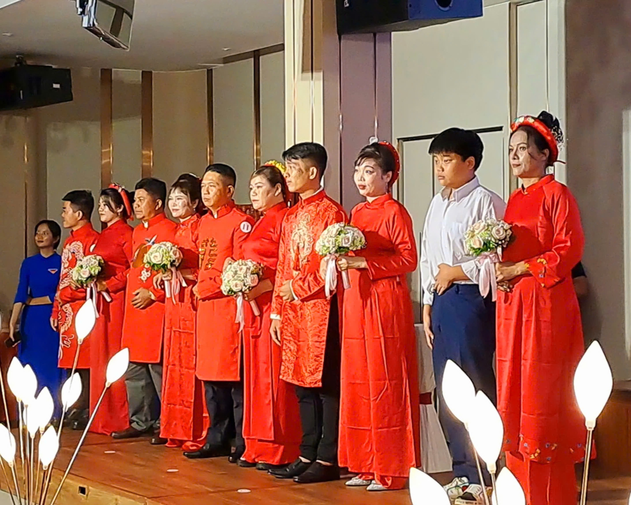 Những h&igrave;nh ảnh cảm x&uacute;c "ng&agrave;y chung đ&ocirc;i" của 20 cặp đ&ocirc;i c&ocirc;ng nh&acirc;n- Ảnh 4.