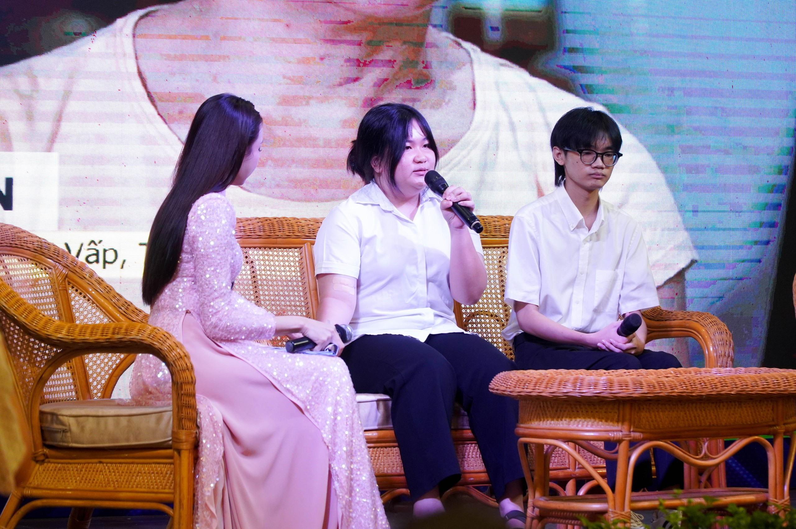 Th&ecirc;m 231 t&acirc;n sinh vi&ecirc;n kh&oacute; khăn được tiếp sức đến trường- Ảnh 2.