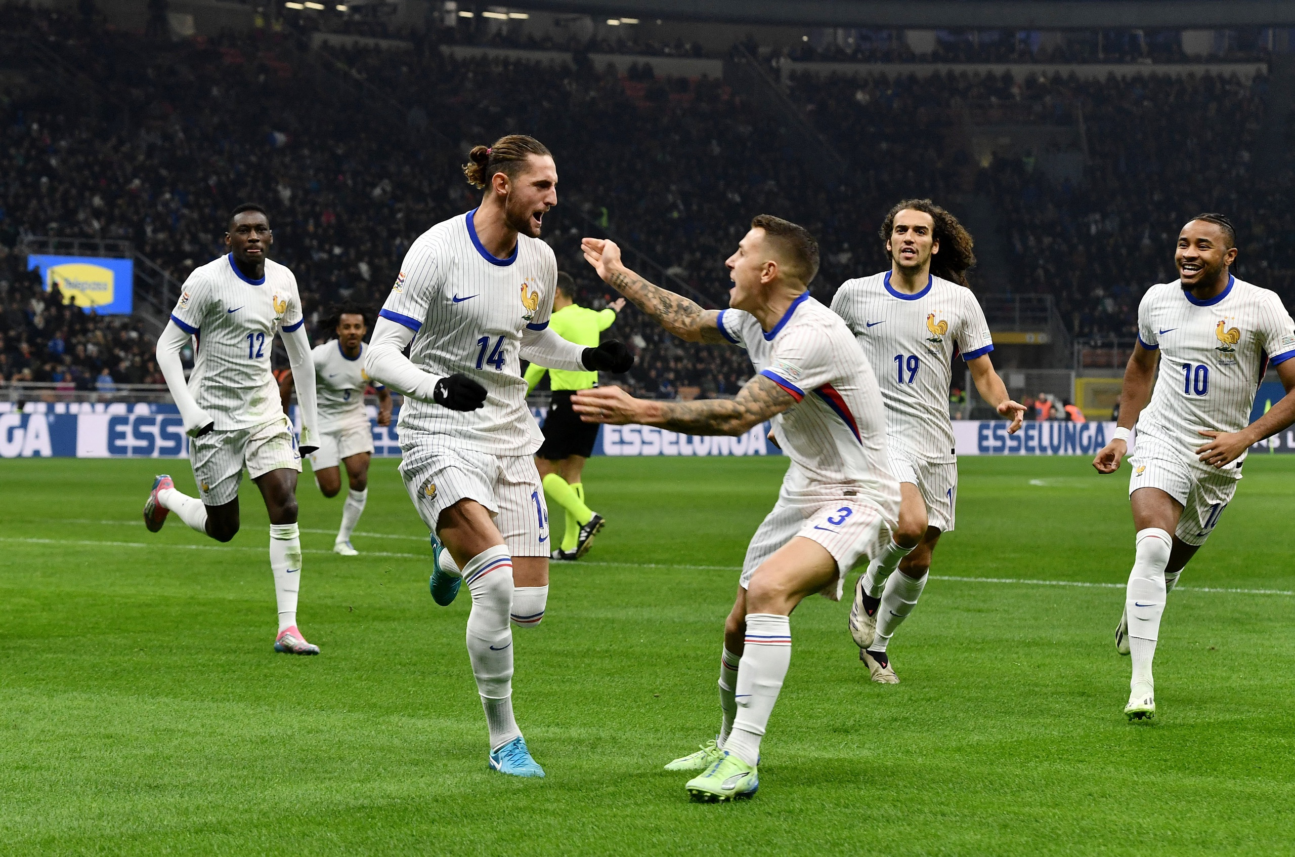 Không chiến siêu đỉnh, Pháp hạ chủ nhà Ý lên ngôi đầu Nations League- Ảnh 4.