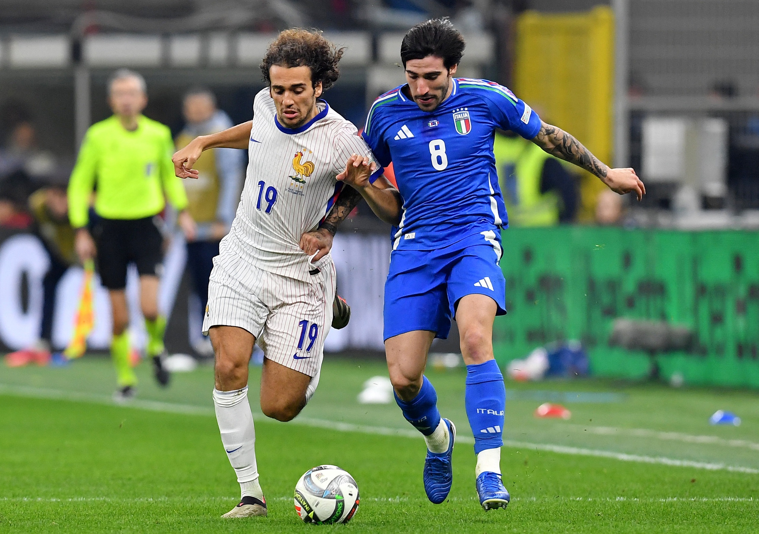 Không chiến siêu đỉnh, Pháp hạ chủ nhà Ý lên ngôi đầu Nations League- Ảnh 1.