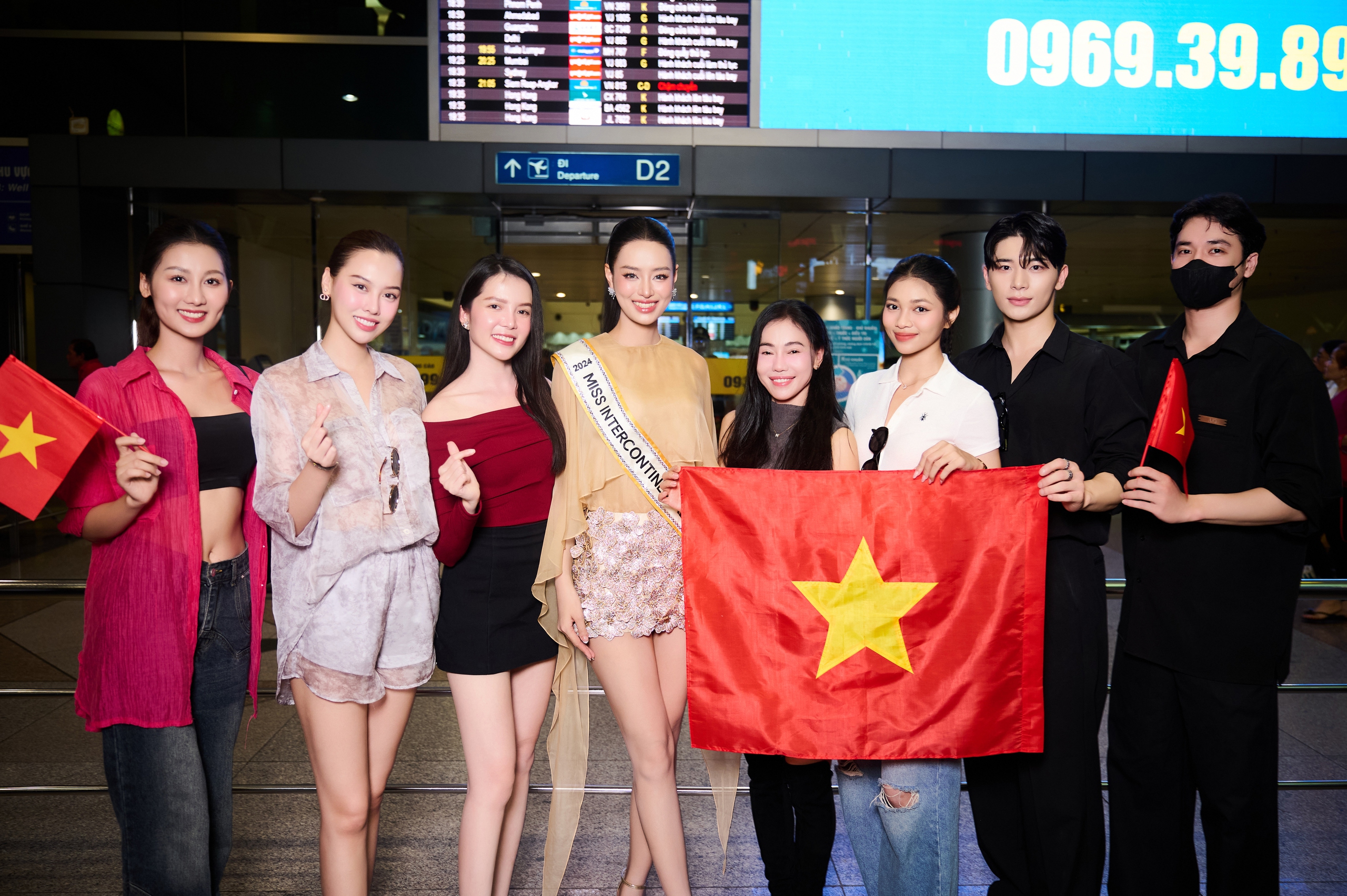 Người yêu Hàn Quốc tiễn Bùi Khánh Linh sang Ai Cập thi hoa hậu
- Ảnh 2.