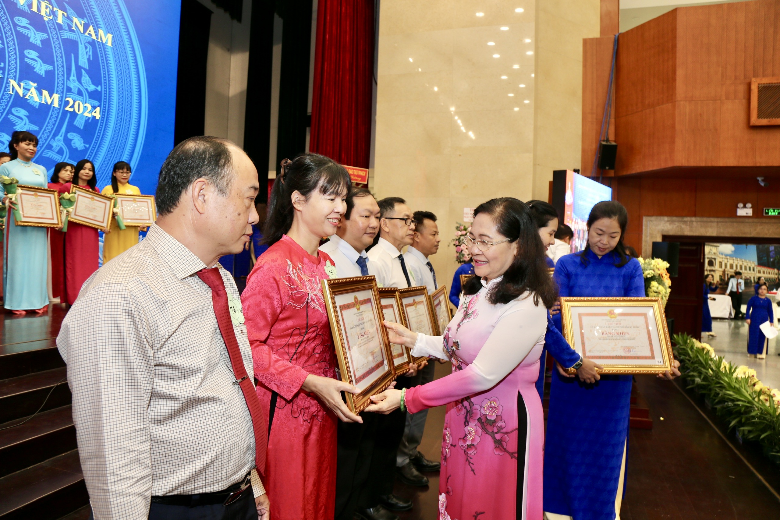 TP HCM: Vinh danh 14 nh&agrave; gi&aacute;o ưu t&uacute; v&agrave; trao tặng Giải thưởng V&otilde; Trường Toản năm 2024- Ảnh 1.