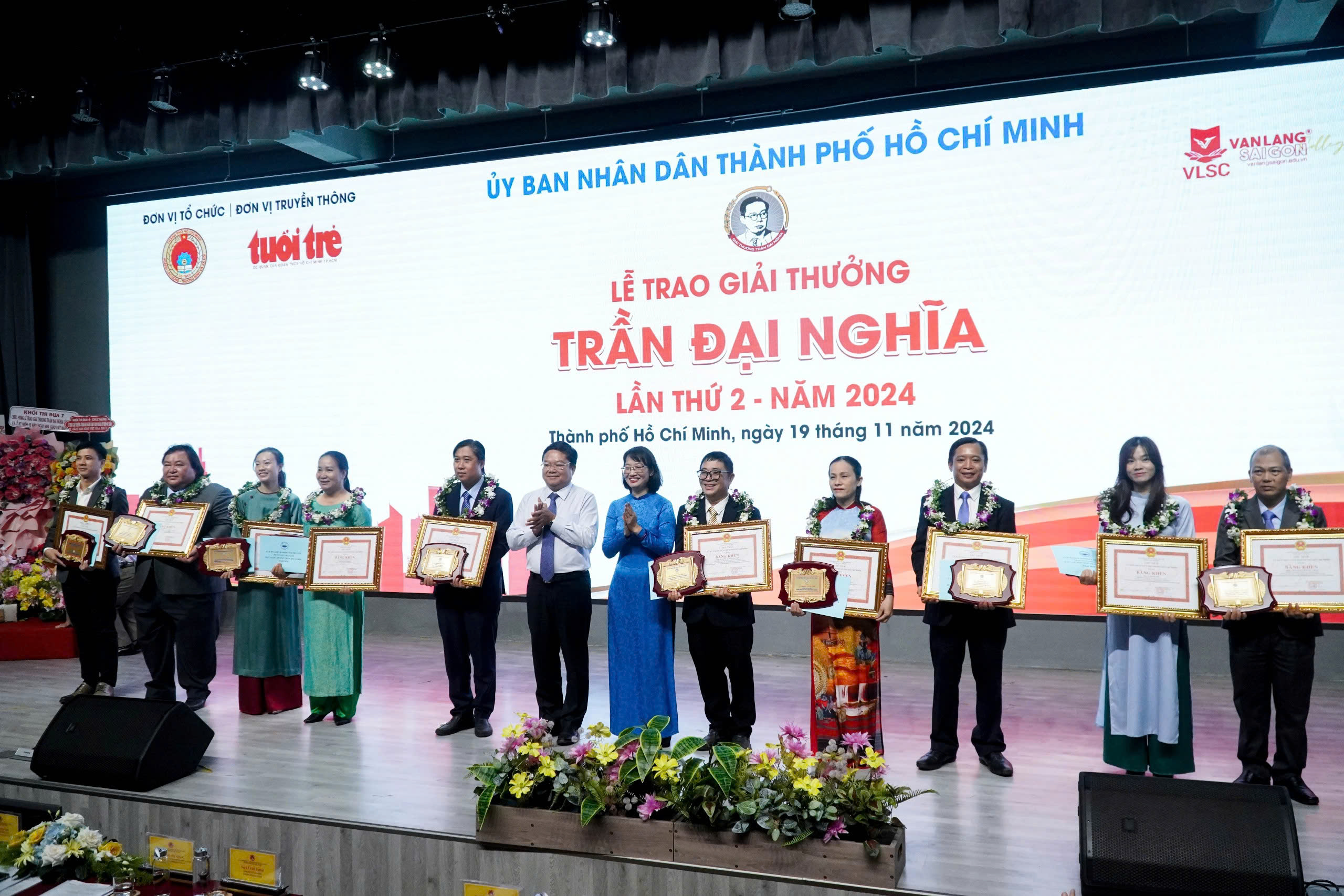Những nh&agrave; gi&aacute;o được trao Giải thưởng Trần Đại Nghĩa lần thứ II