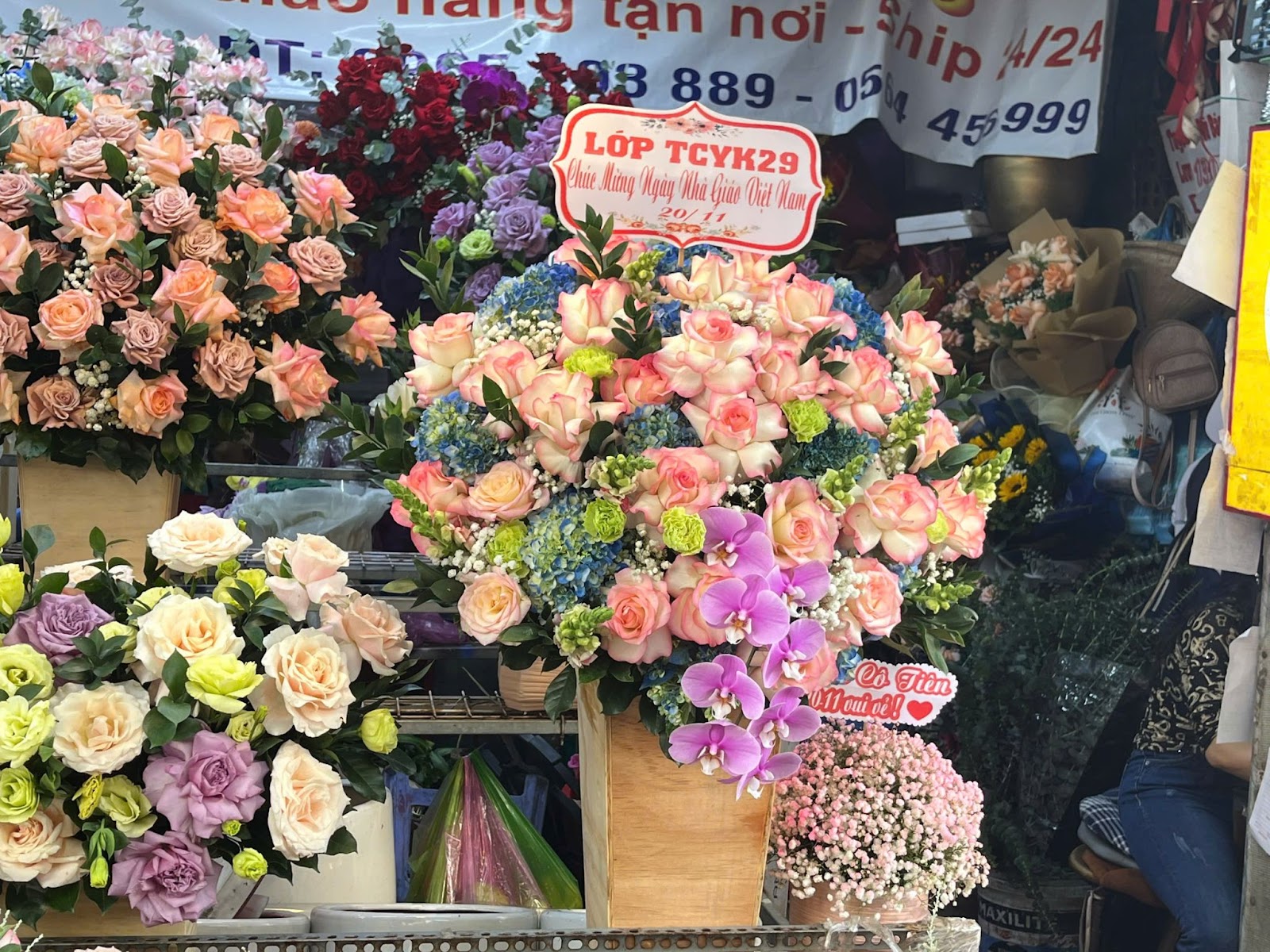 Thị trường hoa, qu&agrave; tặng tri &acirc;n thầy c&ocirc; dịp 20-11 c&oacute; g&igrave; đặc biệt? - Ảnh 6.