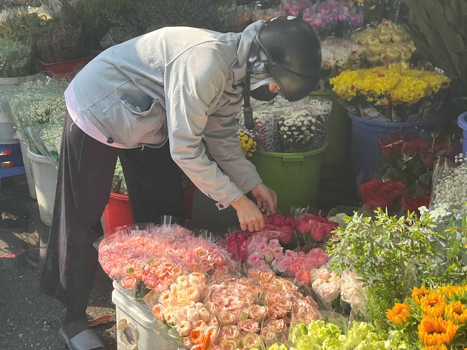 Thị trường hoa, qu&agrave; tặng tri &acirc;n thầy c&ocirc; dịp 20-11 c&oacute; g&igrave; đặc biệt? - Ảnh 8.