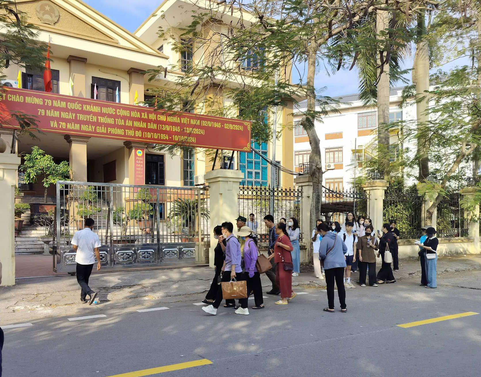Bị c&aacute;o 16 tuổi ra to&agrave; v&igrave; đ&aacute;nh nam sinh lớp 8 tử vong khi chơi b&oacute;ng rổ- Ảnh 1.