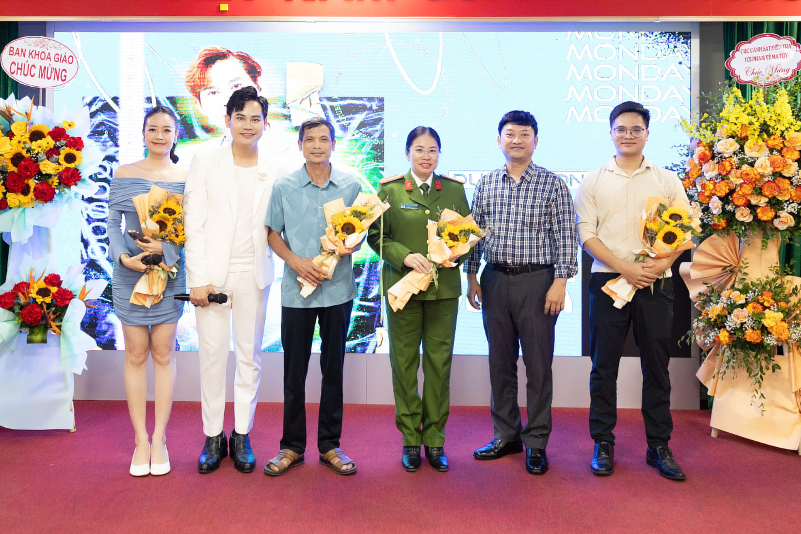 MC Hồng Ph&uacute;c gửi th&ocirc;ng điệp ph&ograve;ng chống ma t&uacute;y tới người trẻ- Ảnh 2.