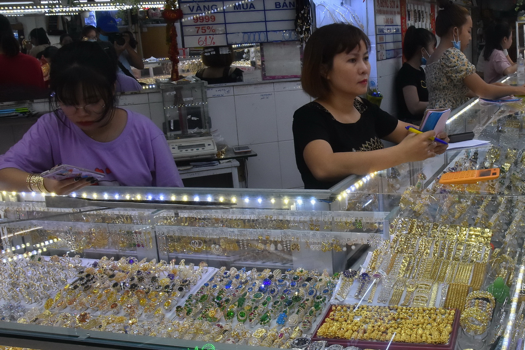 Gi&aacute; v&agrave;ng h&ocirc;m nay, 20-11: Vẫn chưa dừng đ&agrave; tăng- Ảnh 1.
