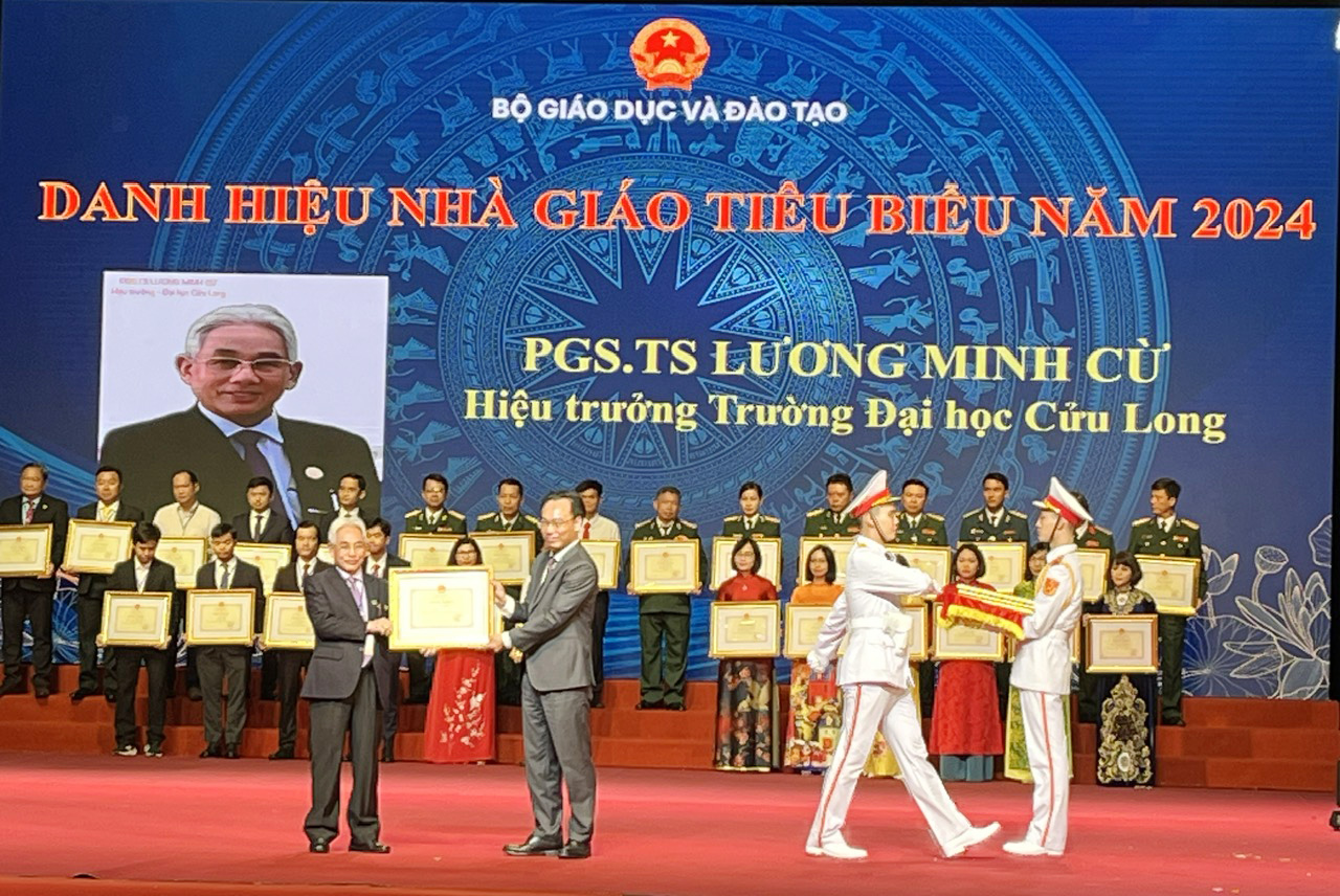Hiệu trưởng Trường ĐH Cửu Long được Bộ GD-ĐT tuy&ecirc;n dương- Ảnh 2.