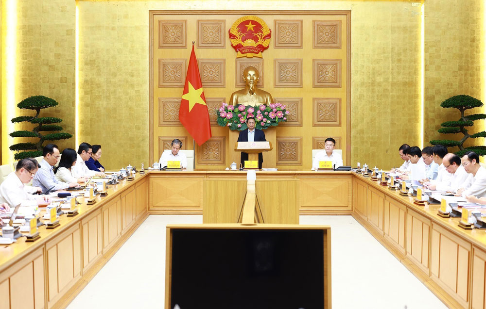 Thủ tướng Phạm Minh Ch&iacute;nh chủ tr&igrave; phi&ecirc;n họp của Ủy ban Quốc gia đổi mới gi&aacute;o dục v&agrave; đ&agrave;o tạo giai đoạn 2023-2026. Ảnh: TTXVN