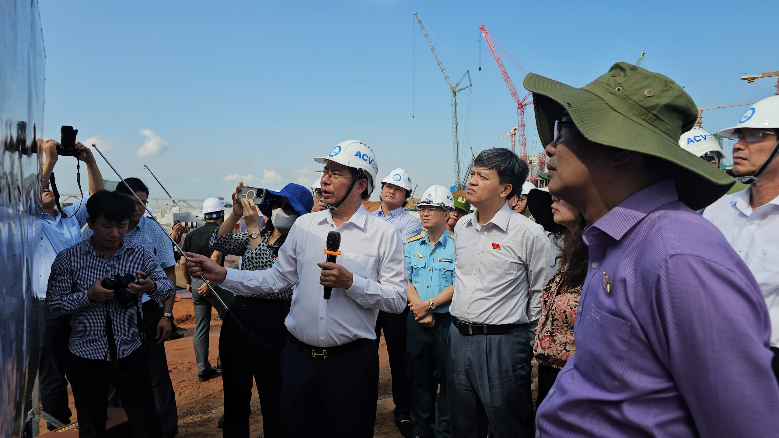Hình ảnh khảo sát vị trí xây dựng nhà ga đường sắt tốc độ cao trong sân bay Long Thành- Ảnh 1.