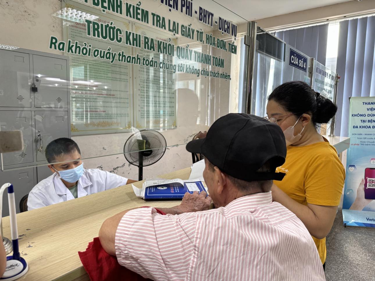 Loạt ch&iacute;nh s&aacute;ch BHYT ảnh hưởng h&agrave;ng triệu người được đề nghị sửa thế n&agrave;o?- Ảnh 1.