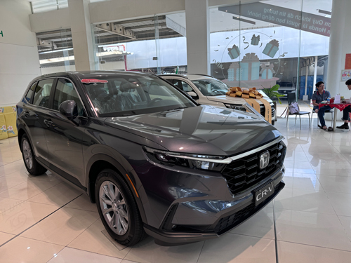 Chiếc Honda CR-V đời 2024 tăng giá cả trăm triệu đồng mỗi chiếc dù giá nhập khẩu giảm mạnh