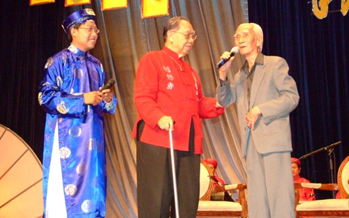 VIỄN CHÂU - trọn đời nghiệp cầm ca