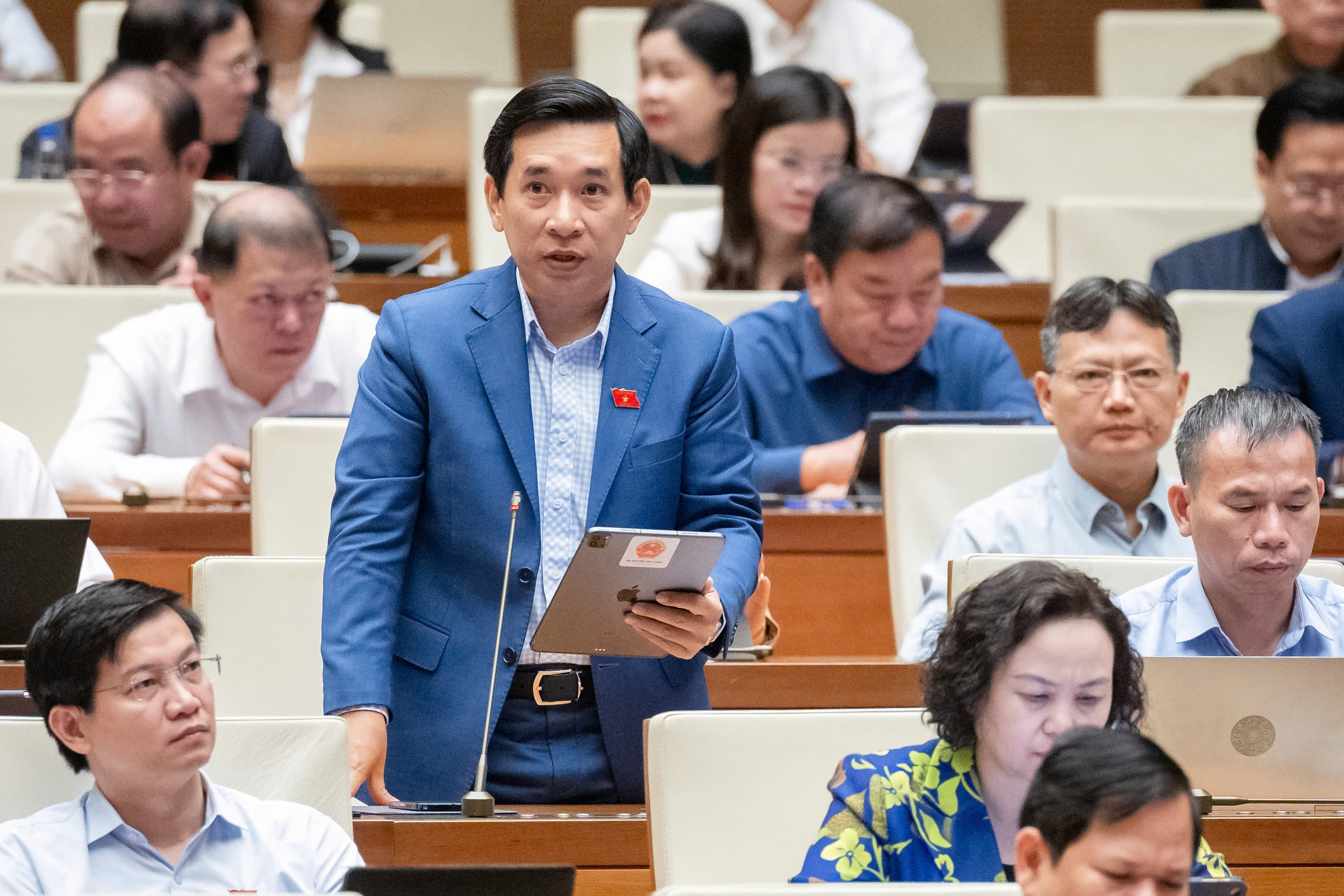 Đại biểu Quốc hội đề xuất bổ sung quy định ngăn tình trạng "phụ huynh hành hung giáo viên"- Ảnh 1.