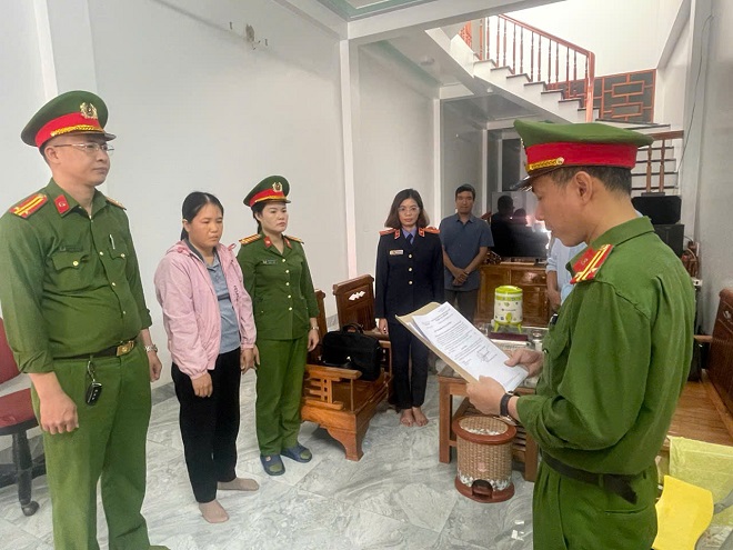 Khởi tố một nữ c&aacute;n bộ địa ch&iacute;nh x&atilde;- Ảnh 1.