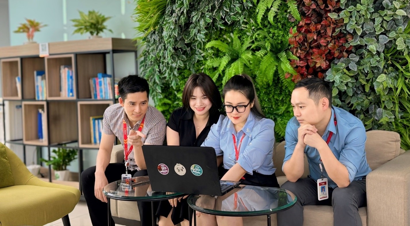 ROX Group được vinh danh “Nơi làm việc tốt nhất Việt Nam” năm thứ 2 liên tiếp- Ảnh 2. ROX Group được vinh danh “Nơi làm việc tốt nhất Việt Nam” năm thứ 2 liên tiếp- Ảnh 2.