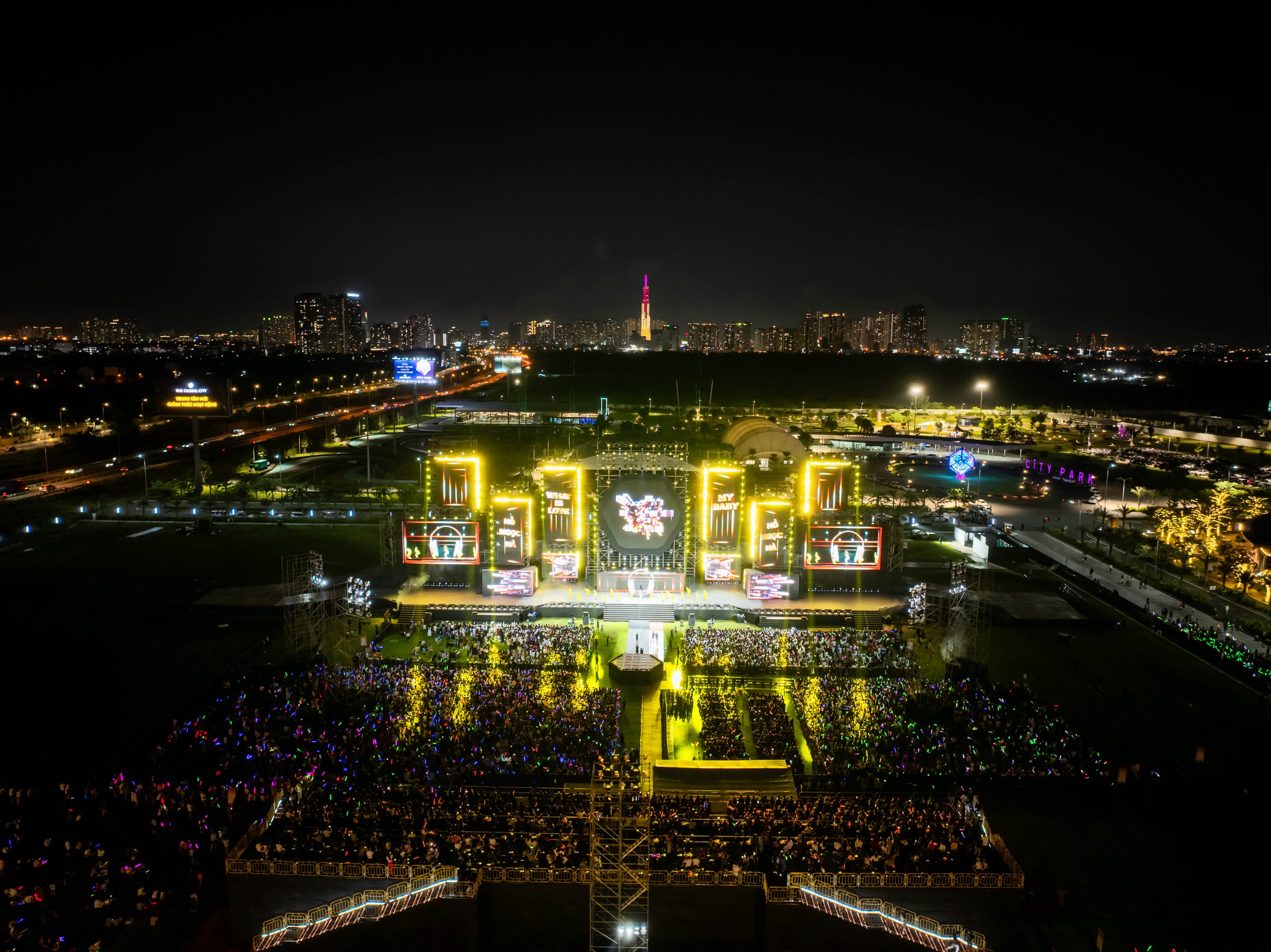 Gần 20.000 khán giả tham gia sự kiện khai phố mở hội tại The Global City- Ảnh 1. Gần 20.000 khán giả tham gia sự kiện khai phố mở hội tại The Global City- Ảnh 1.