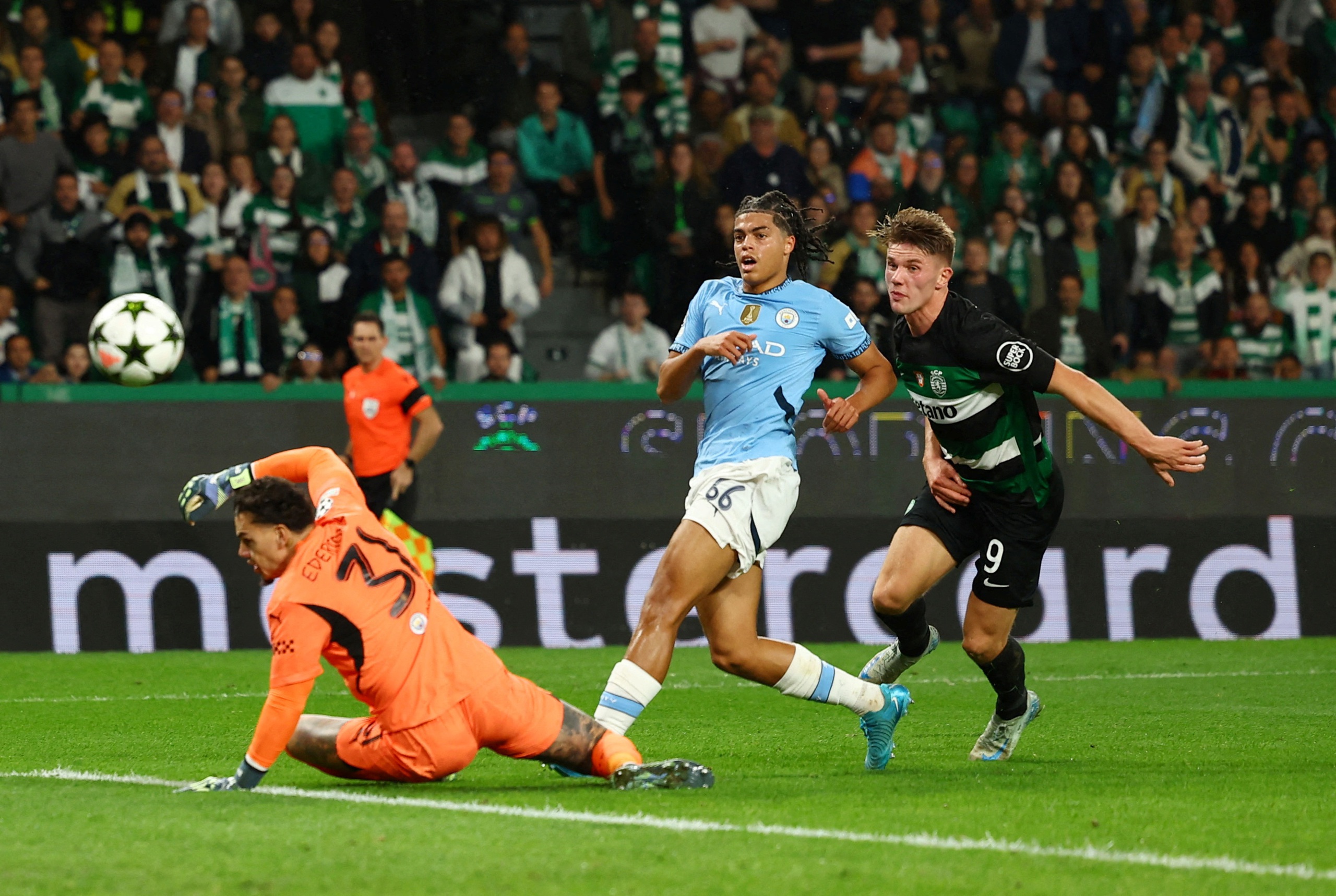 Tiền đạo "si&ecirc;u hot" Viktor Gyokeres lập c&uacute; poker, Thụy Điển thăng hạng Nations League- Ảnh 3.