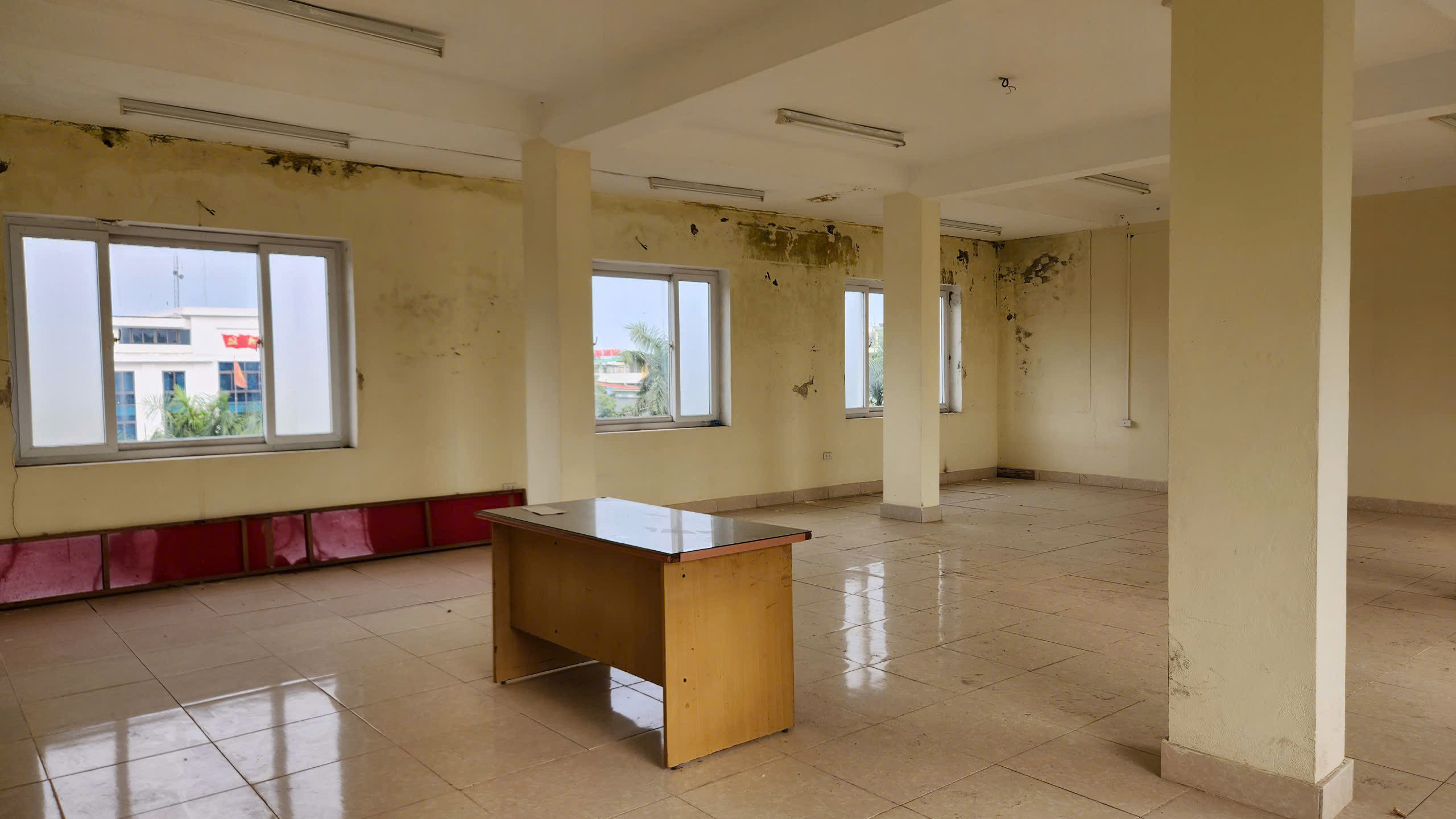 Ph&ograve;ng kh&aacute;m bỏ hoang tr&ecirc;n khu "đất v&agrave;ng" hơn 8.000 m2 ở TP Thanh H&oacute;a- Ảnh 3.