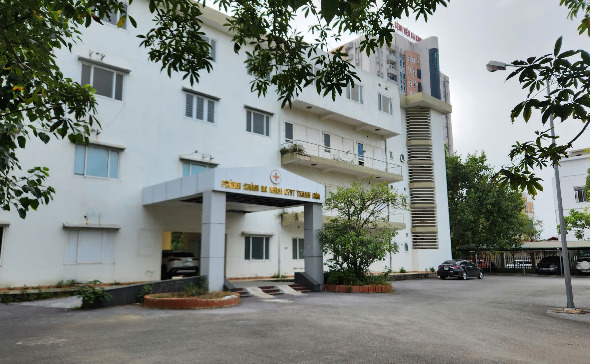 Ph&ograve;ng kh&aacute;m bỏ hoang tr&ecirc;n khu "đất v&agrave;ng" hơn 8.000 m2 ở TP Thanh H&oacute;a- Ảnh 2.