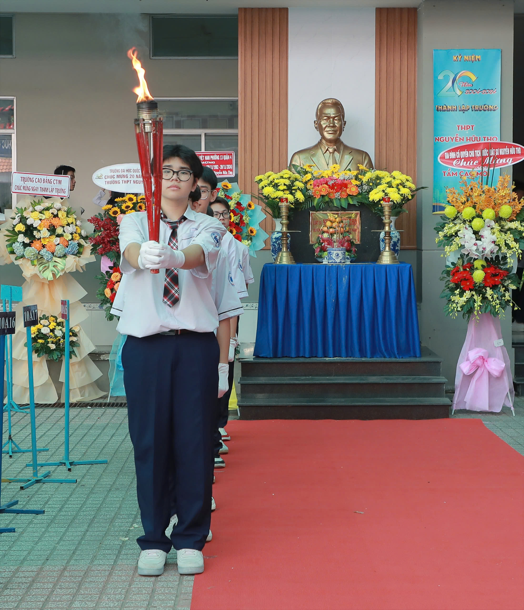 Nguy&ecirc;n Ph&oacute; Chủ tịch nước Trương Mỹ Hoa dự kỷ niệm Ng&agrave;y Nh&agrave; gi&aacute;o Việt Nam tại Trường Nam Việt- Ảnh 3.