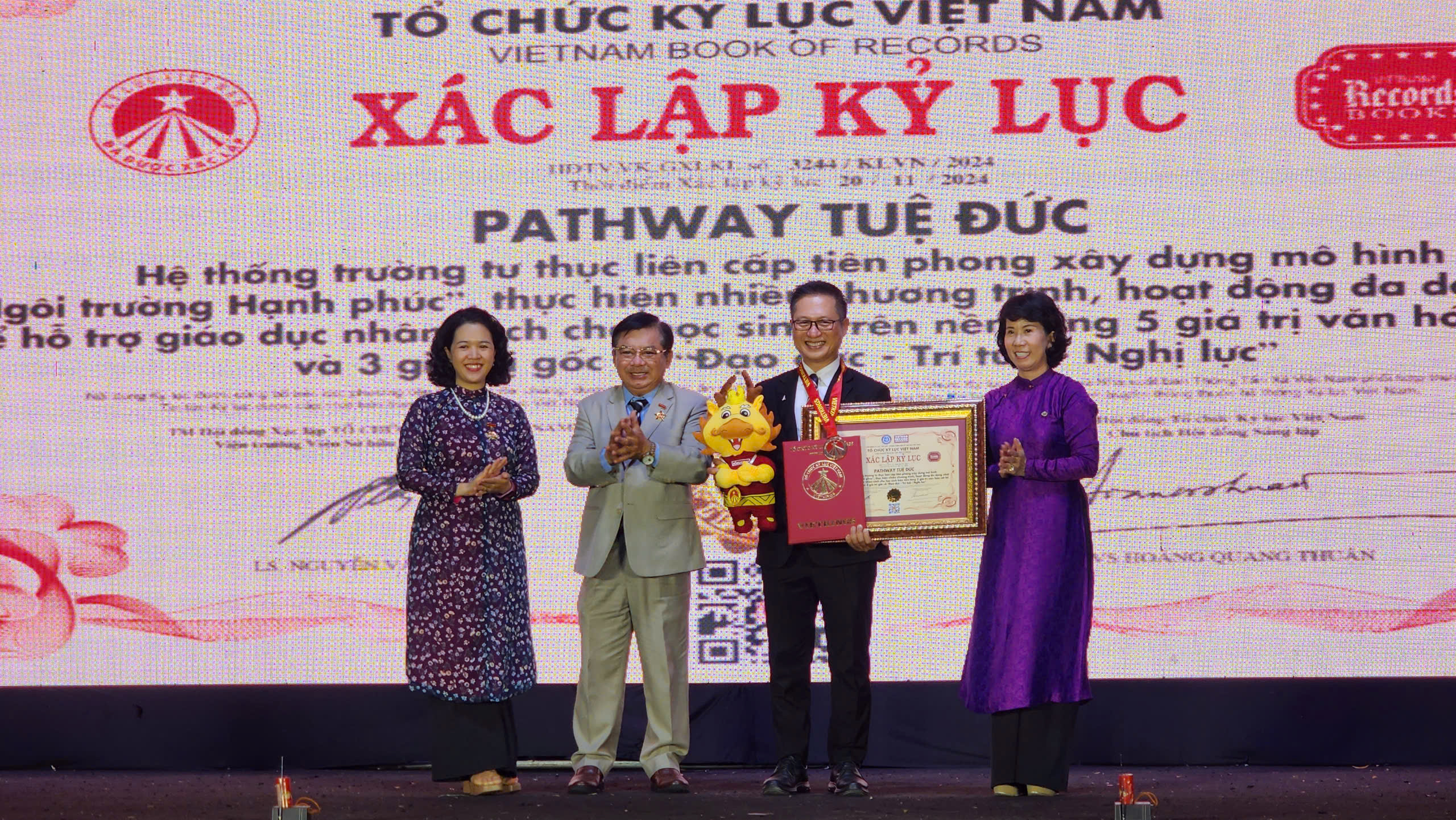 Một hệ thống trường học được x&aacute;c lập kỷ lục Việt Nam- Ảnh 1.