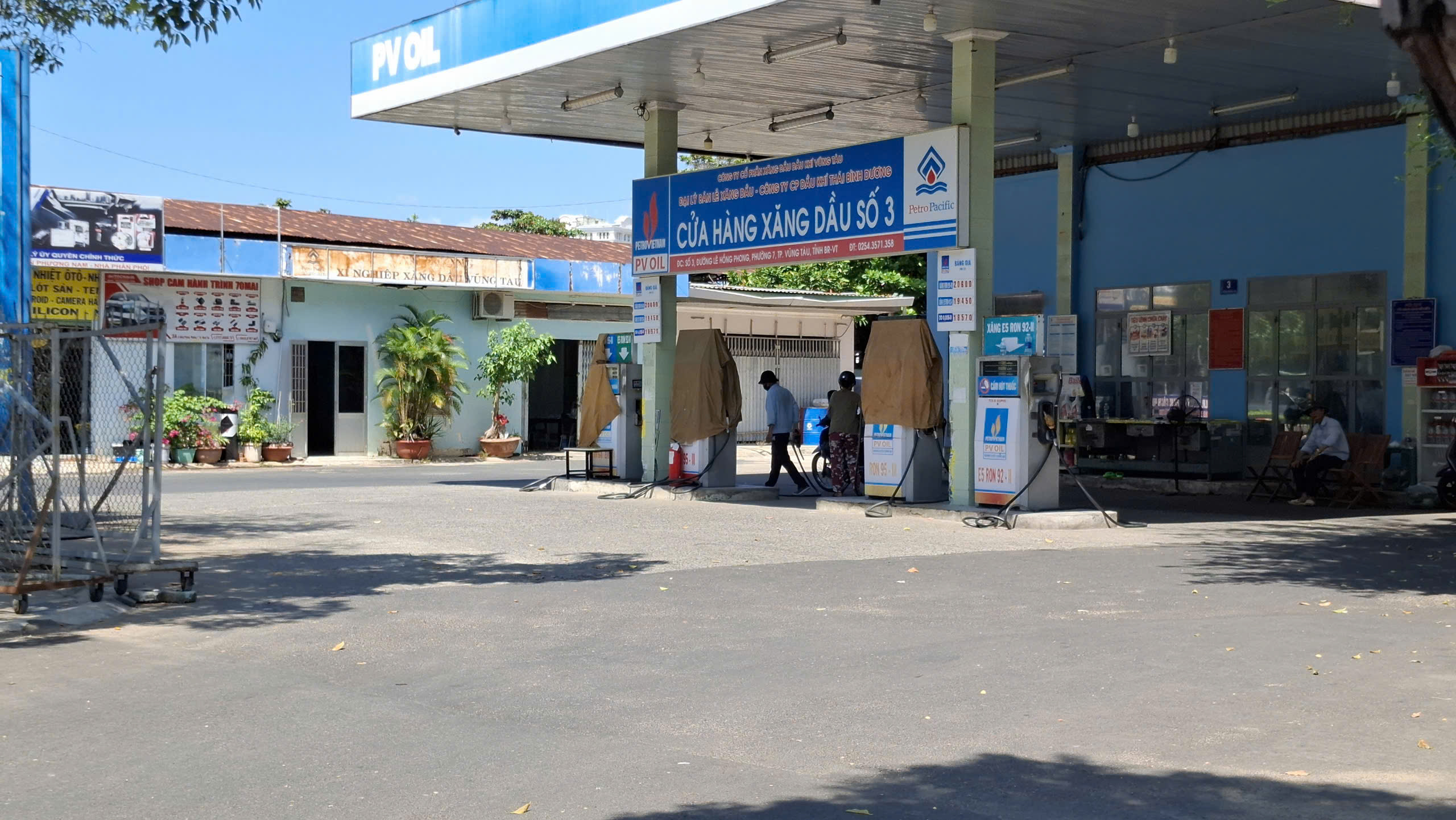 T&aacute;c động v&agrave;o bo mạch, 5 trụ bơm xăng ở Vũng T&agrave;u bị ni&ecirc;m phong- Ảnh 1.