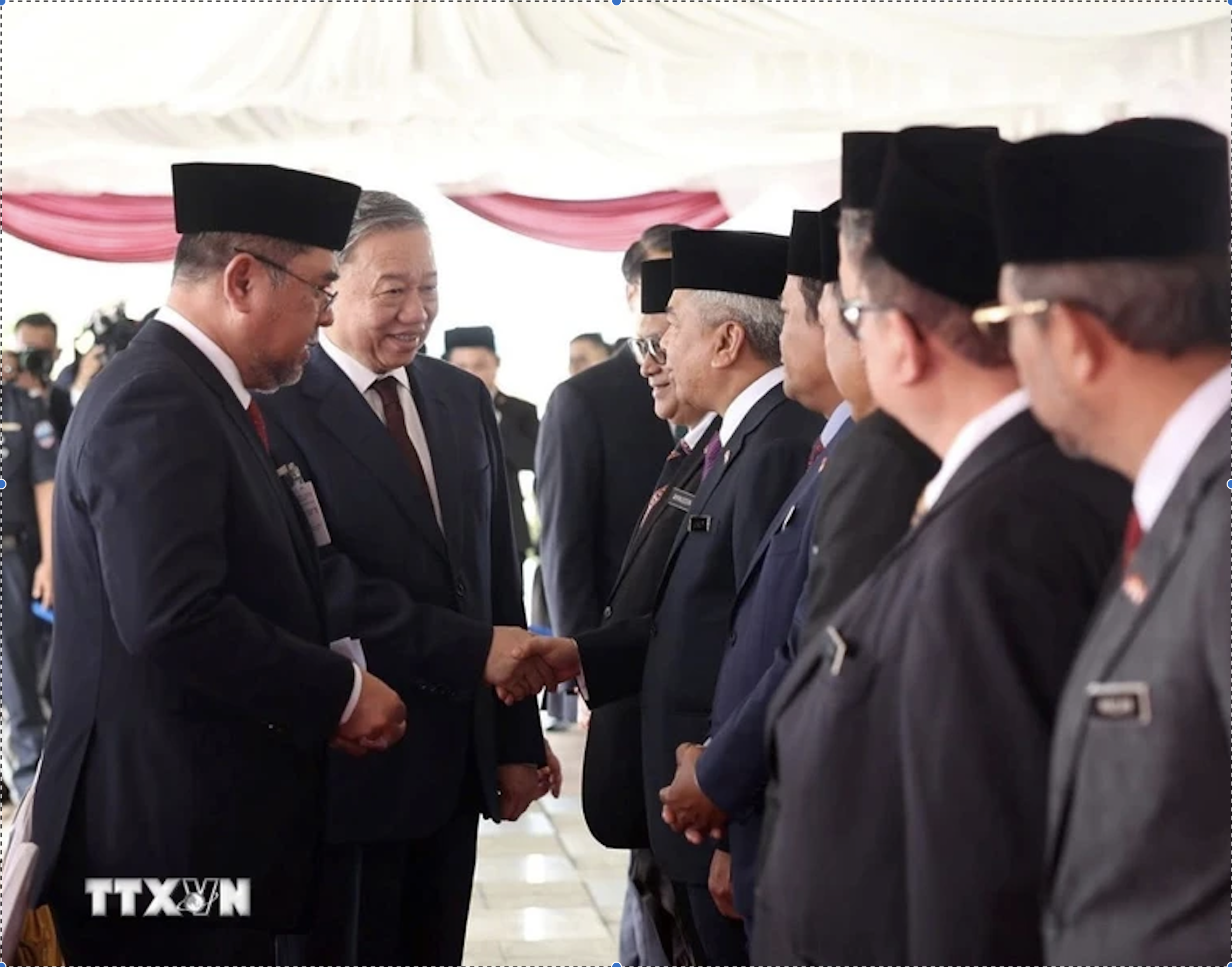 Lễ đ&oacute;n trọng thể Tổng B&iacute; thư T&ocirc; L&acirc;m v&agrave; phu nh&acirc;n thăm ch&iacute;nh thức Malaysia- Ảnh 7.