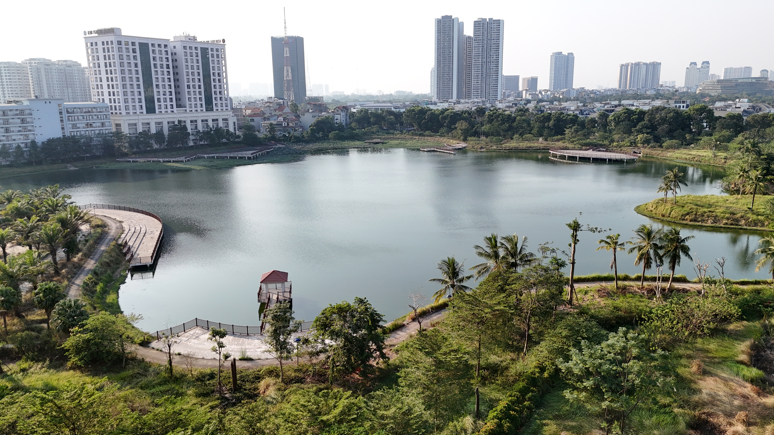 Cận cảnh c&ocirc;ng vi&ecirc;n bỏ hoang nhiều năm, nơi Chủ tịch H&agrave; Nội "lệnh" bắn ph&aacute;o hoa Tết 2025- Ảnh 5.