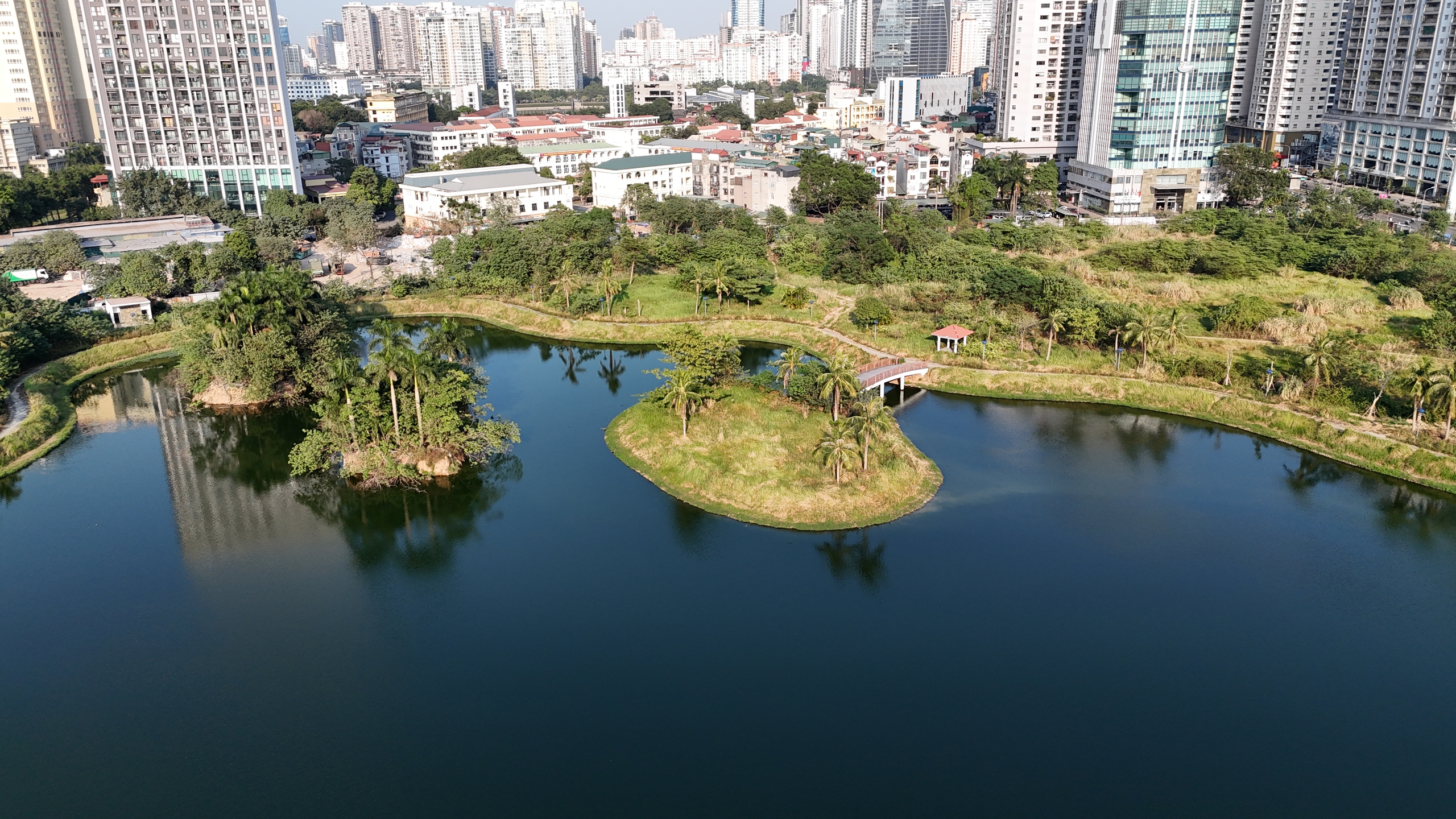 Cận cảnh c&ocirc;ng vi&ecirc;n bỏ hoang nhiều năm, nơi Chủ tịch H&agrave; Nội "lệnh" bắn ph&aacute;o hoa Tết 2025- Ảnh 6.