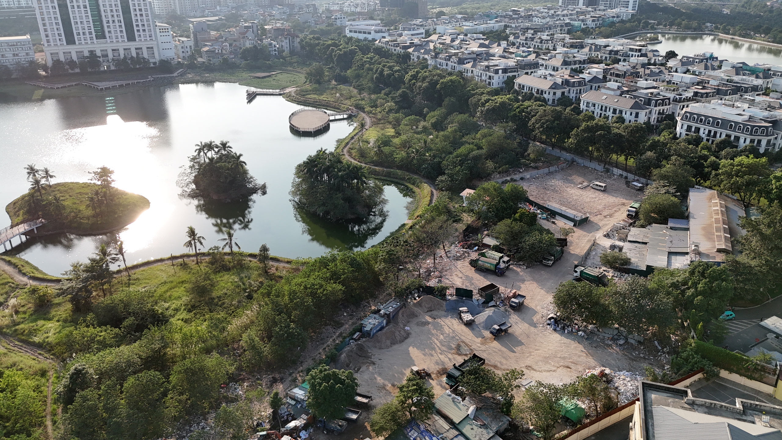 Cận cảnh c&ocirc;ng vi&ecirc;n bỏ hoang nhiều năm, nơi Chủ tịch H&agrave; Nội "lệnh" bắn ph&aacute;o hoa Tết 2025- Ảnh 7.