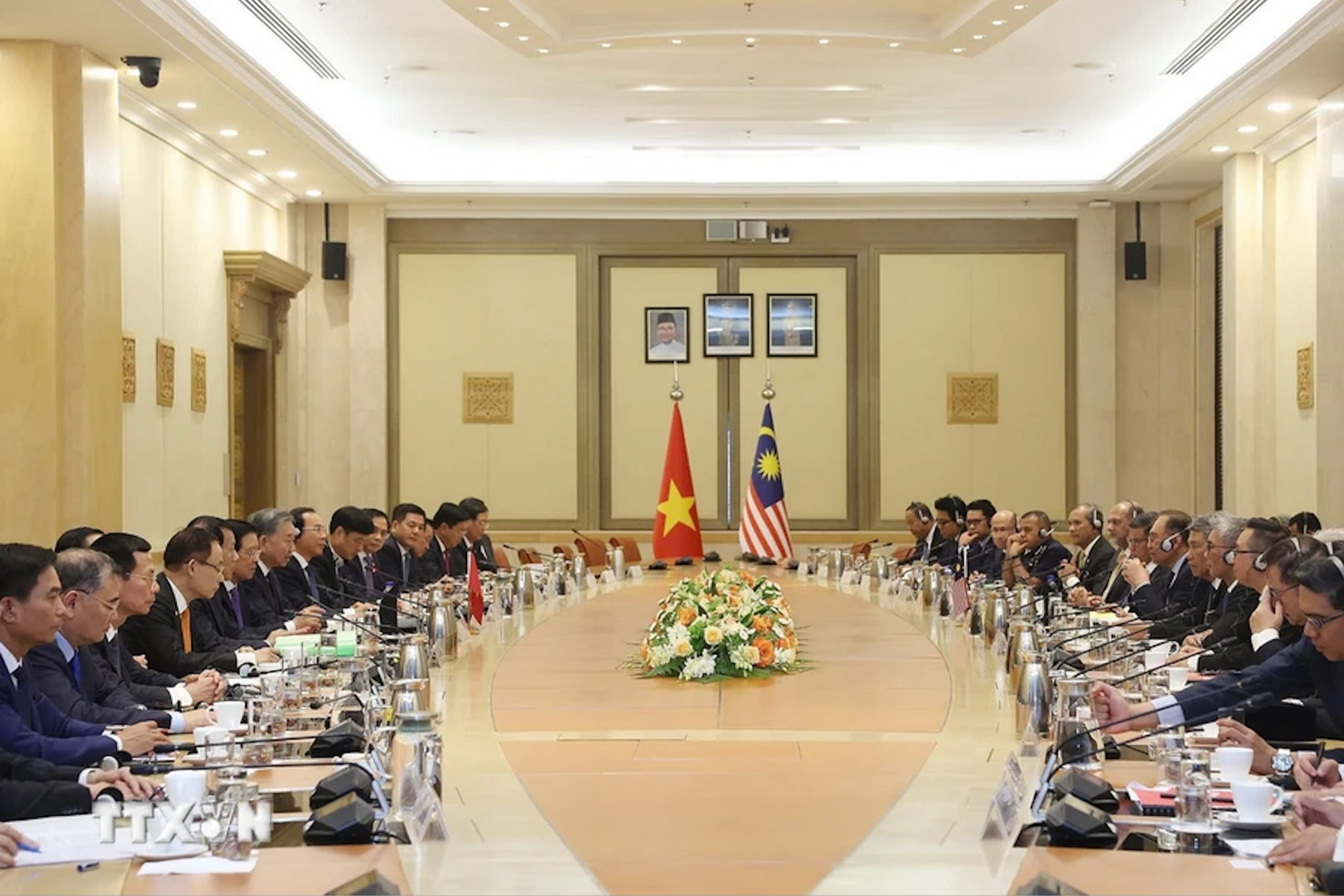 Lễ đ&oacute;n trọng thể Tổng B&iacute; thư T&ocirc; L&acirc;m v&agrave; phu nh&acirc;n thăm ch&iacute;nh thức Malaysia- Ảnh 12.