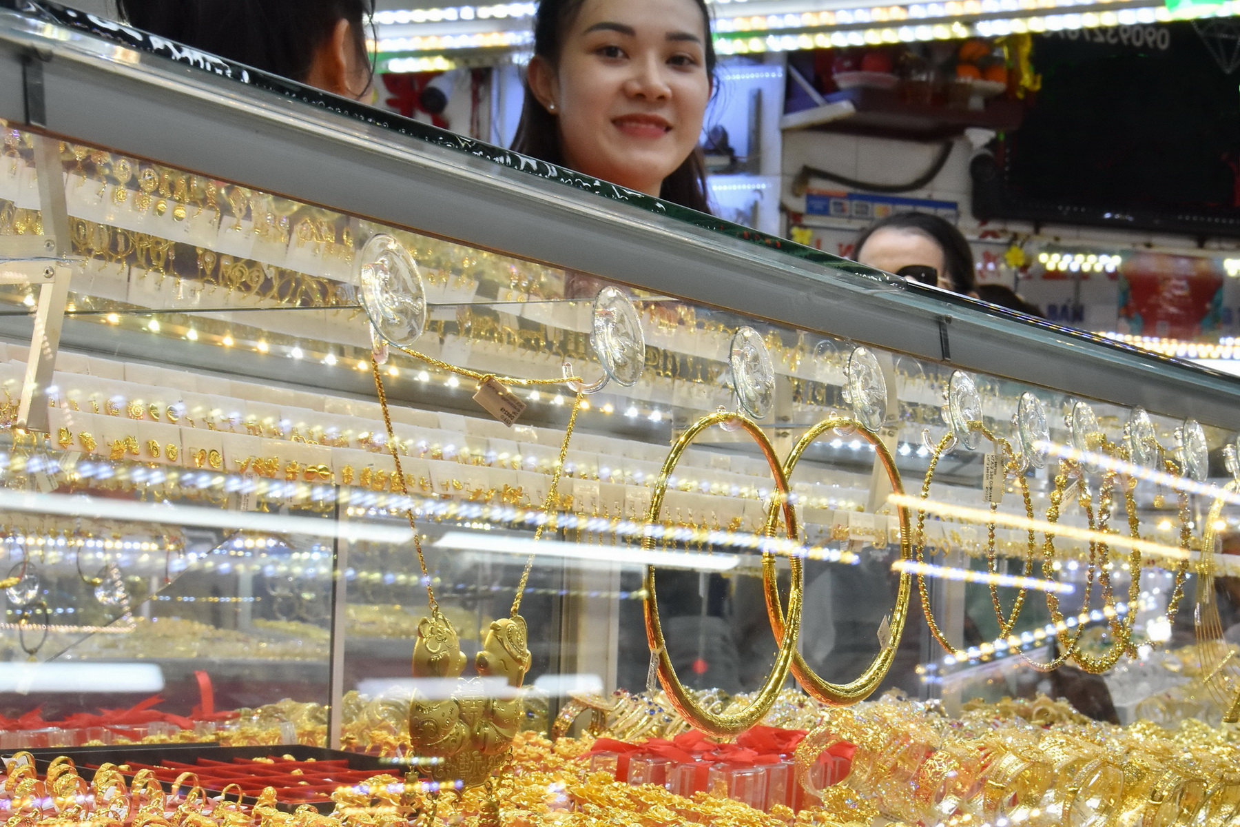 Gi&aacute; v&agrave;ng h&ocirc;m nay, 22-11: Tiếp tục đi l&ecirc;n d&ugrave; đồng USD tăng gi&aacute;- Ảnh 1.