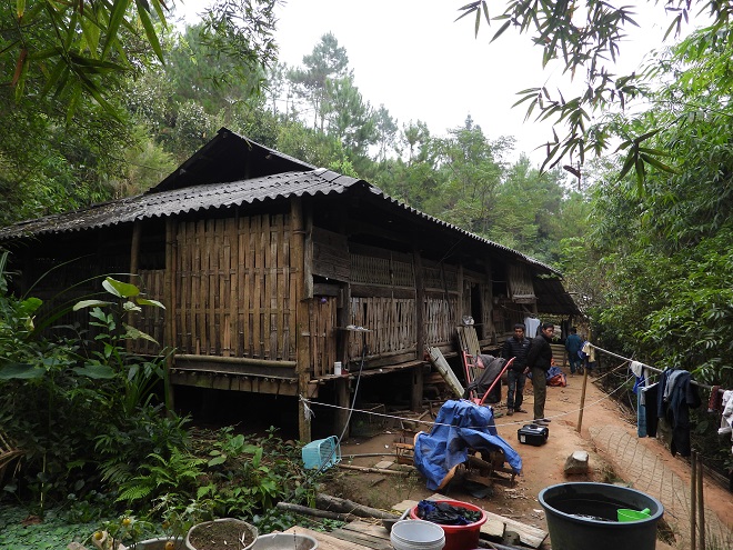 Con trai đổ xăng l&ecirc;n người đốt chết bố mẹ- Ảnh 1.