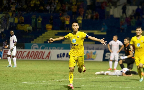 T&acirc;n binh tuyển Việt Nam kh&aacute;t khao dự ASEAN Cup