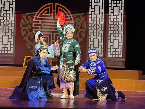 Một cảnh trong vở cải lương &ldquo;L&ecirc; Văn Duyệt - Người mang 9 &aacute;n tử&rdquo; (t&aacute;c giả: Phạm Văn Qu&yacute;, chuyển thể: V&otilde; Tử Uy&ecirc;n, đạo diễn: NSƯT Hoa Hạ, C&ocirc;ng ty TNHH Sự kiện Giải tr&iacute; WE - Ho&agrave;ng Hải Production thực hiện)