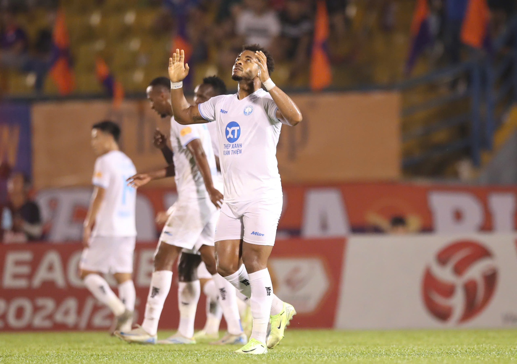 N&oacute;ng: Nguyễn Xu&acirc;n Son được triệu tập l&ecirc;n tuyển Việt Nam dự ASEAN Cup 2024- Ảnh 2.