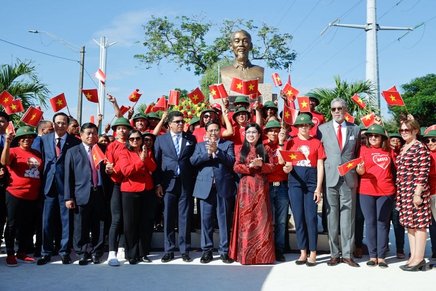 Thủ tướng dự lễ khánh thành tôn tạo Tượng đài Chủ tịch Hồ Chí Minh tại Dominica- Ảnh 1.