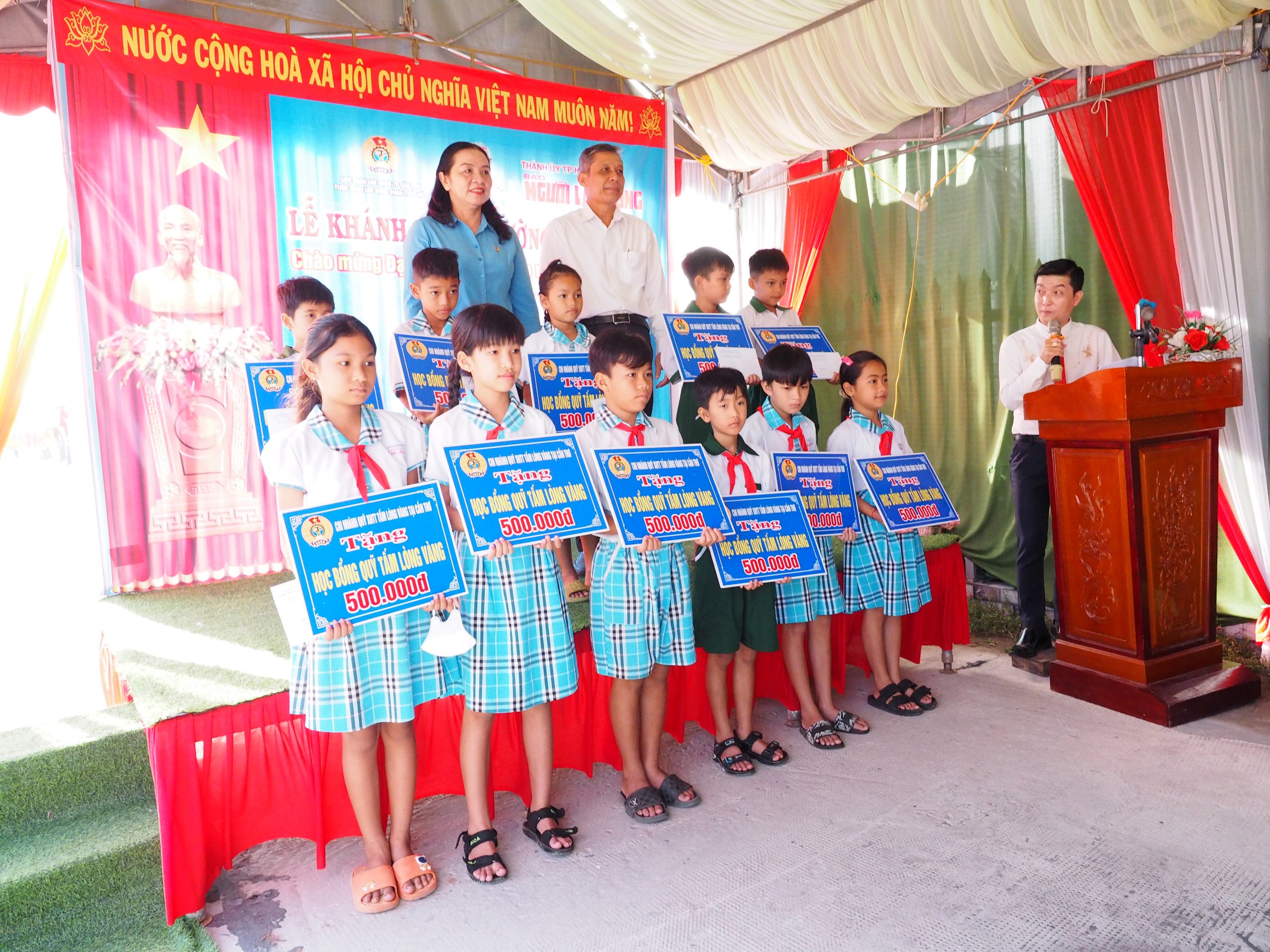 Kh&aacute;nh th&agrave;nh c&ocirc;ng tr&igrave;nh 