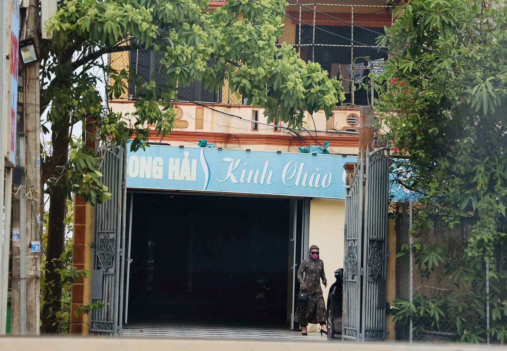 Chủ tịch x&atilde; giải th&iacute;ch trước việc bị 74 hộ d&acirc;n đồng loạt k&yacute; đơn tố "quan hệ bất ch&iacute;nh"- Ảnh 1.
