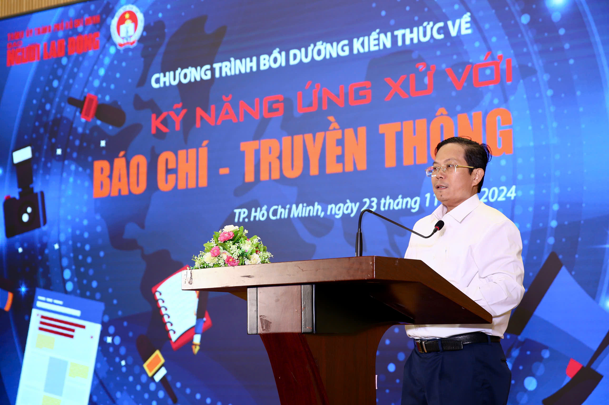 L&atilde;nh đạo của gần 50 trường THPT tham dự bồi dưỡng về &ldquo;Kỹ năng ứng xử với b&aacute;o ch&iacute; - truyền th&ocirc;ng&rdquo;- Ảnh 1.