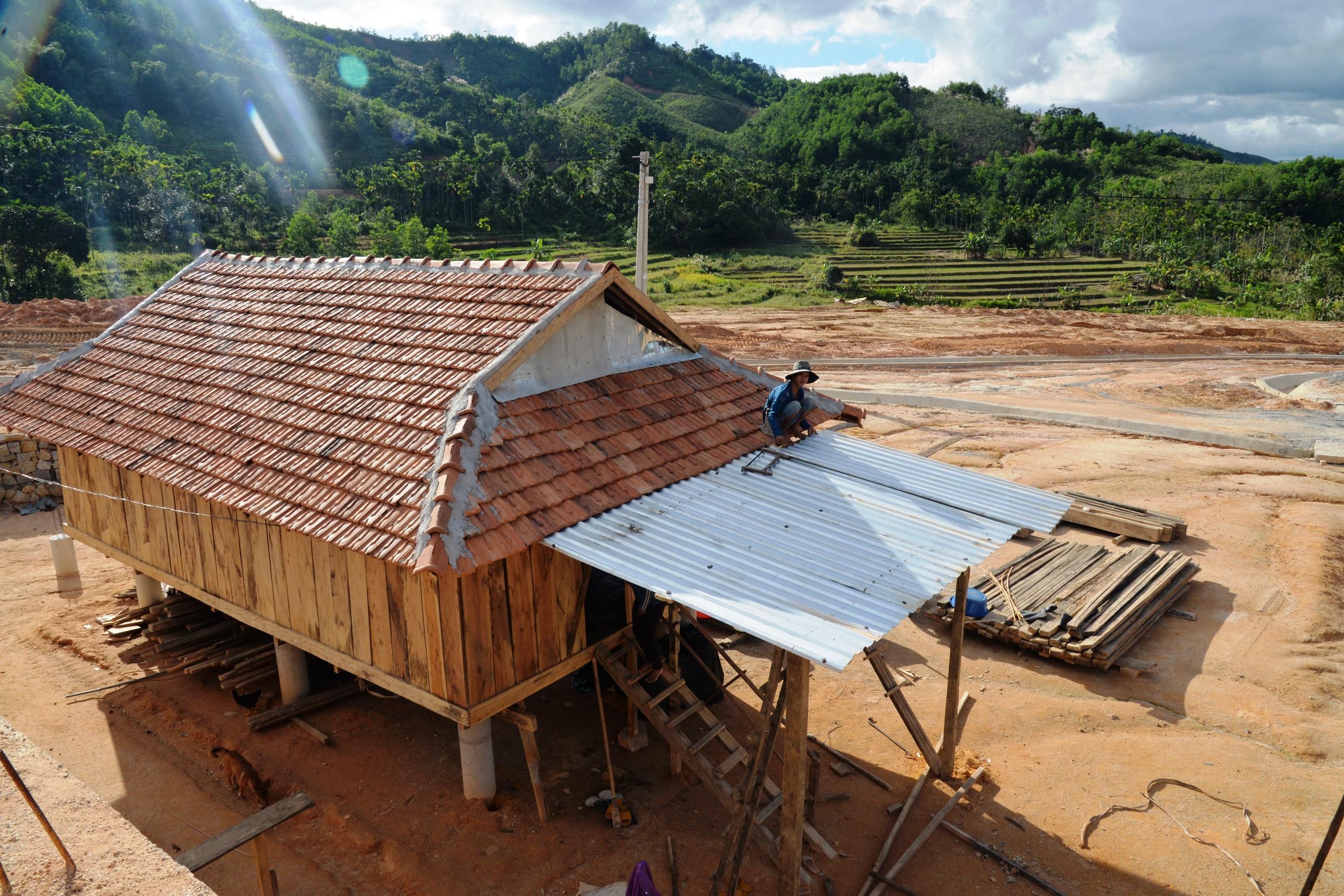 Quảng Ng&atilde;i k&ecirc;u gọi cộng đồng chung tay x&oacute;a nh&agrave; tạm, nh&agrave; dột n&aacute;t- Ảnh 1.