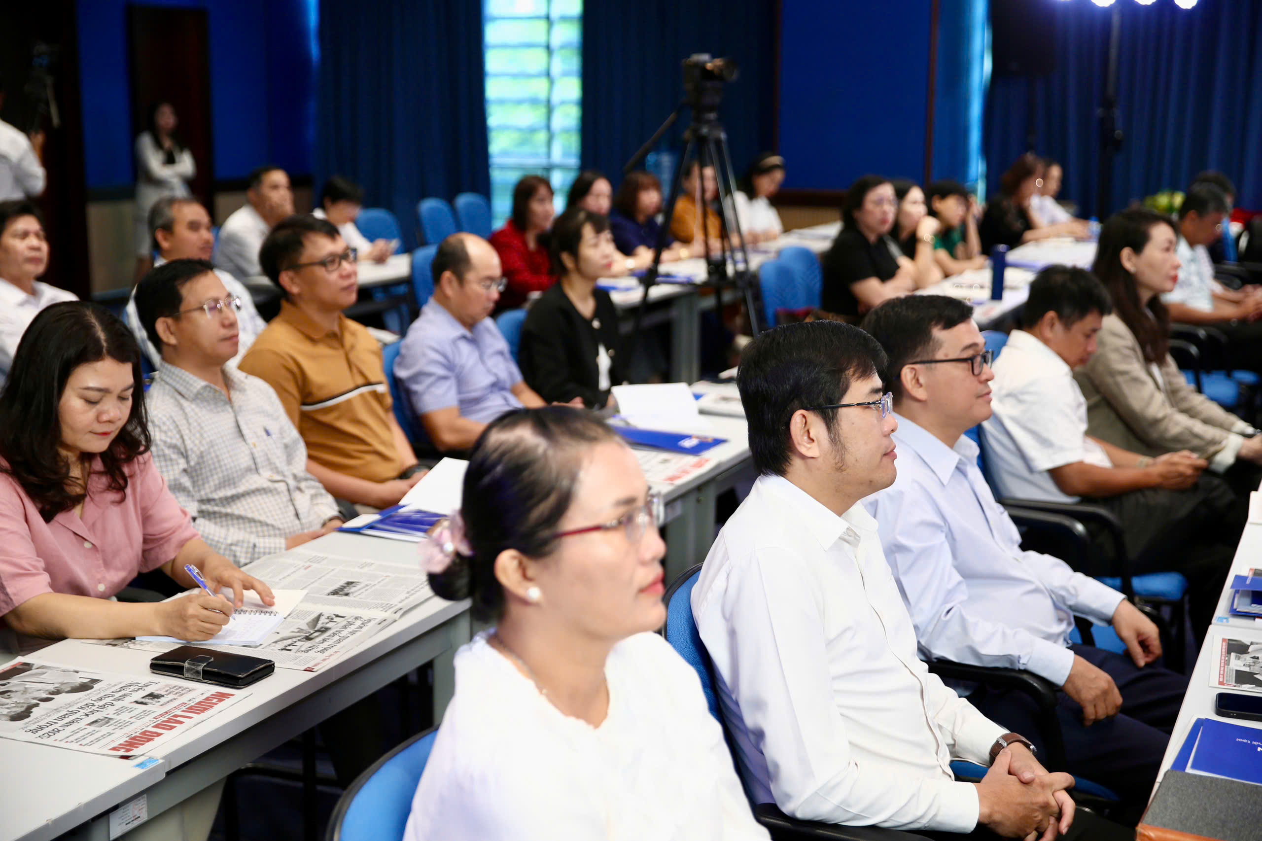 L&atilde;nh đạo của gần 50 trường THPT tham dự bồi dưỡng về &ldquo;Kỹ năng ứng xử với b&aacute;o ch&iacute; - truyền th&ocirc;ng&rdquo;- Ảnh 15.