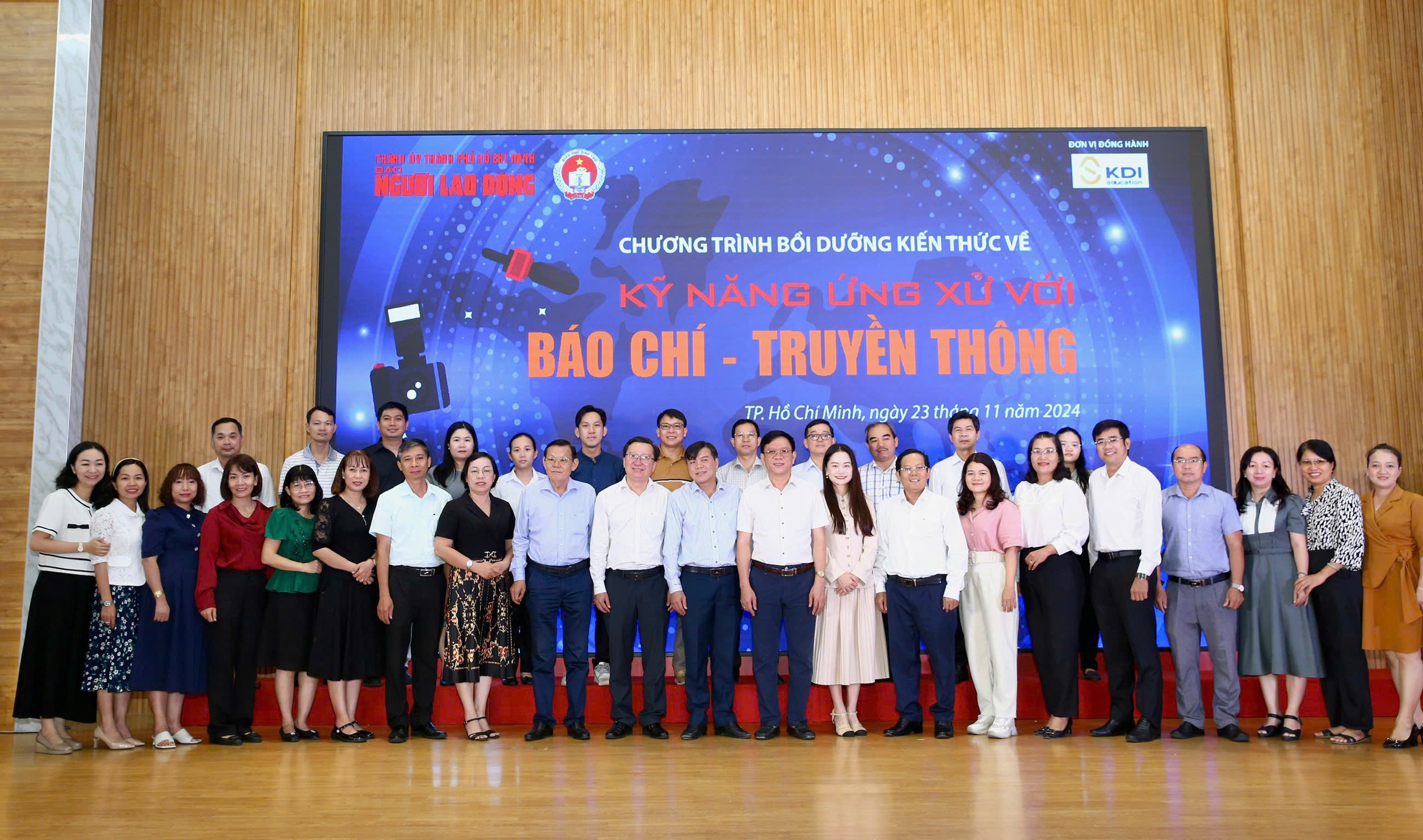 L&atilde;nh đạo của gần 50 trường THPT tham dự bồi dưỡng về &ldquo;Kỹ năng ứng xử với b&aacute;o ch&iacute; - truyền th&ocirc;ng&rdquo;- Ảnh 17.